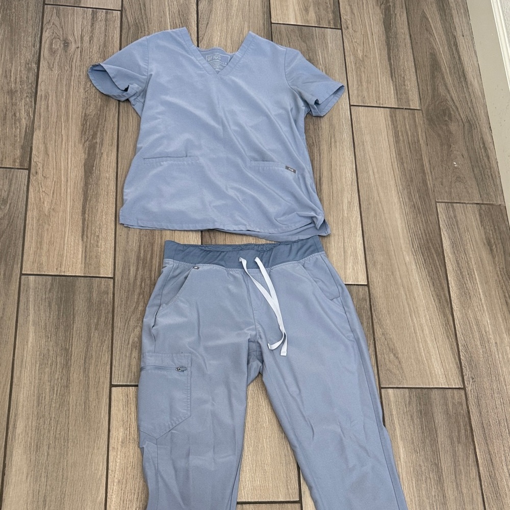 Figs Vapor Blue , Top is small, bottoms are Medium-Tall